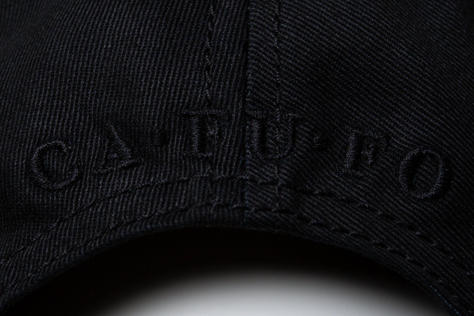 Cap with embroidered Cafufo logo "Black tone in tone"